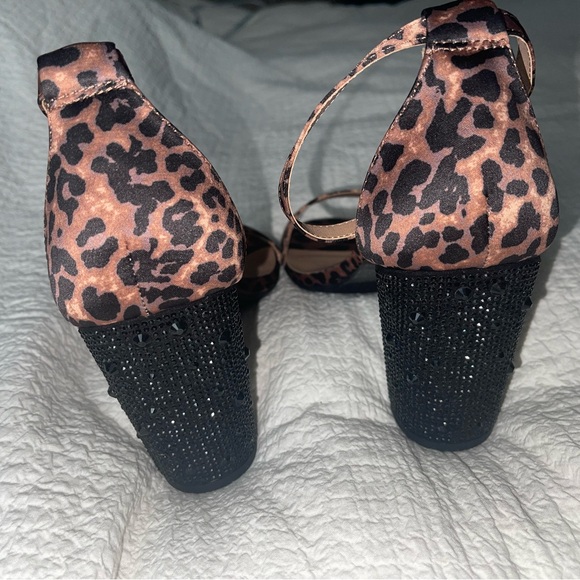 Torrid limited edition Betsy Johnson Leopard black studded Heels - Picture 6 of 7